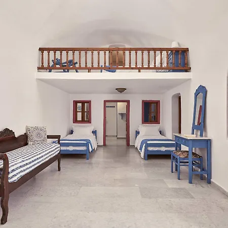 Amphitheater Cave Aparthotel 4*