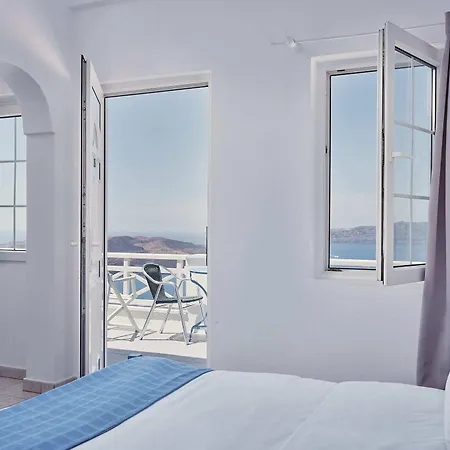 Amphitheater Cave Aparthotel Fira (Santorini)