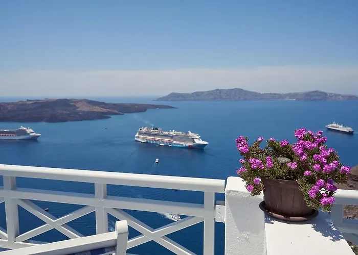 Amphitheater Cave Aparthotel 3*