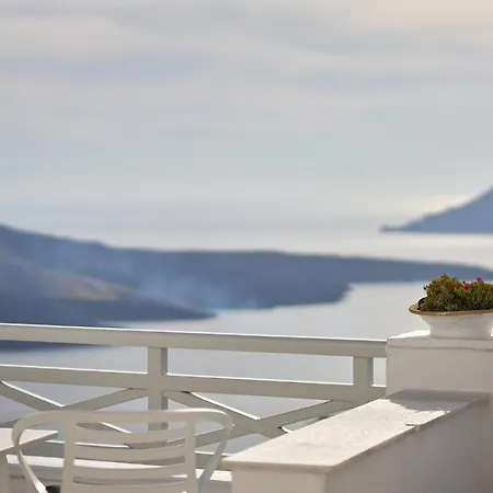 Amphitheater Cave Apartmanhotel 4*