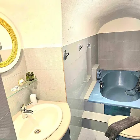 Apartmanhotel Amphitheater Cave 4*