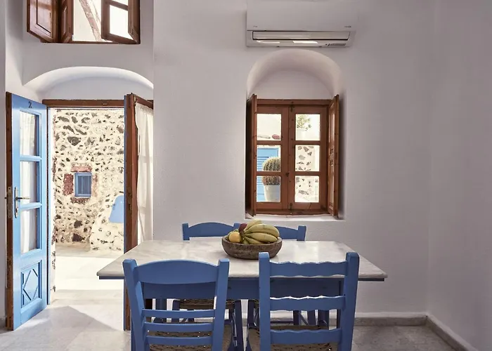 Amphitheater Cave Aparthotel 3*